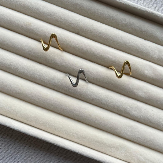 Wavy ring